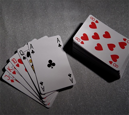 Học Kỹ Năng So Bài Trong Trò Chơi Poker Texas Hold'em, Dễ Dàng Đánh Bại Đối Thủ